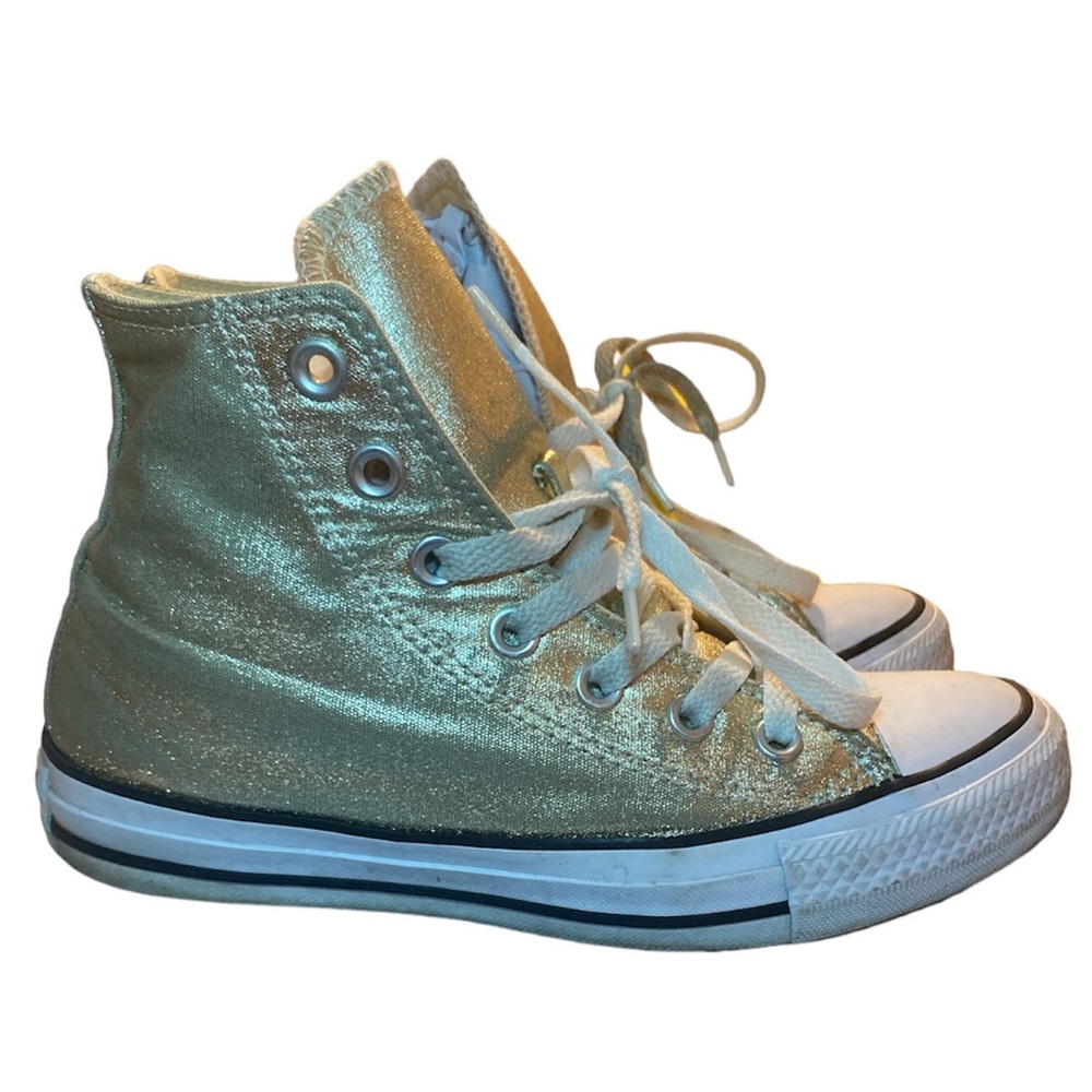 Converse Chuck Taylor All Star Hi-Top – Shimmery Gold
💲50 | Pre-Loved